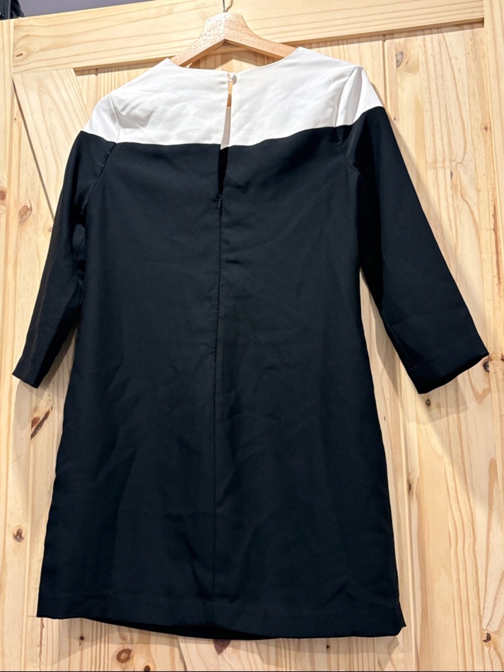 Banana Republic Black and White Dress with Pockets - Picture 2 of 4